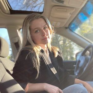 Meet your Posher, Abbie